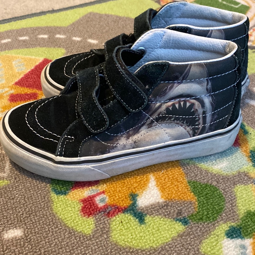 Boys Shark Vans size 2.5. Re-poaching cuz they were too small for my Son 😫